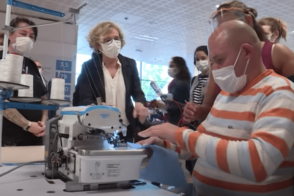 Muriel Pénicaud en visite à l'usine Toyota de Valenciennes.