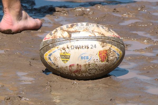 Contrairement à ce qu'on pourrait penser, le rugby cochon n'a rien de coquin, ce qui ne veut pas dire qu'il est tout propre non plus...