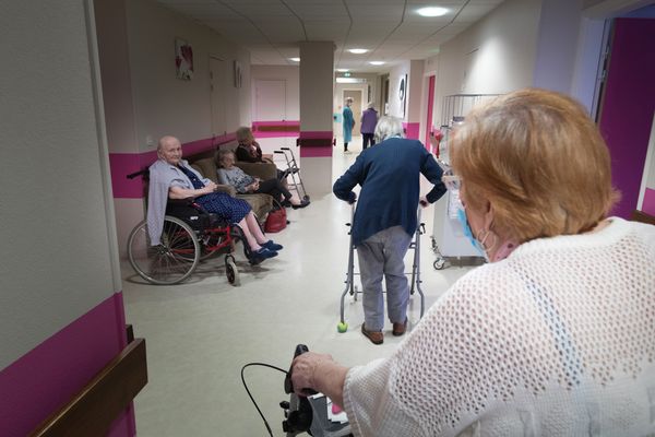 Certains Ehpad du Nord et du Pas-de-Calais ont été touché de plein fouet par le Covid-19.