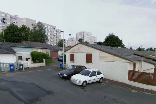 allée des Crouzilloux, quartier de Beaubreuil à Limoges: une des rues visitées par un voleur à la roulotte du 5 au 6 février 2014