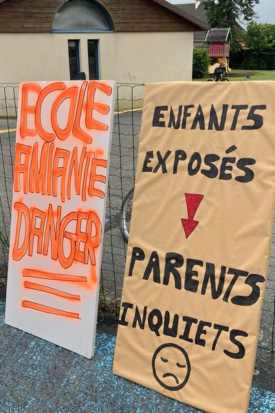 Des traces d'amiante ont été décelées dans l'école d'Amayé-sur-Orne, les parents manifestent leur inquiétude.