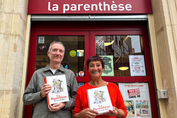 Samedi 9 novembre 2024, "La Parenthèse" fêtera ses 50 ans, un âge canonique pour une librairie BD indépendante. Stéphane Godefroid et Nathalie Scarpa font partie de ses sept libraires.