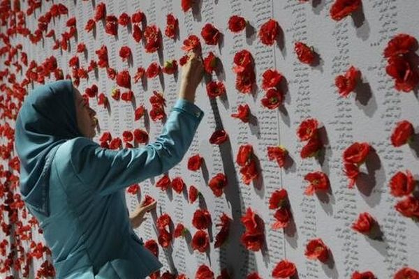 Maryam Rajavi rend hommage aux martyrs de liberté de l’Iran grand meeting de la résistance iranienne à Villepinte 