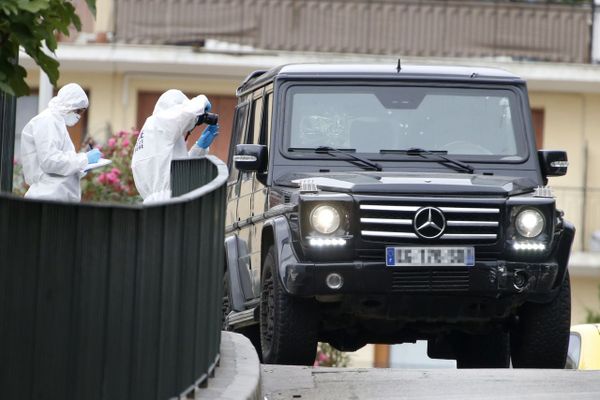 13 septembre 2018, Guy Orsoni, fils de l'ancien leader nationaliste Alain Orsoni, pris pour cible au volant de sa voiture blindée à Ajaccio (Corse-du-Sud). 