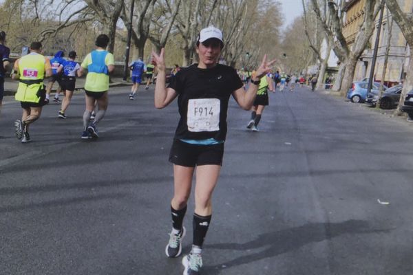 Julie Robveille lors du marathon de Rome en 2022.