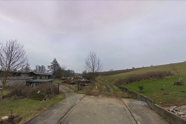 L'accident s'est produit au bout de la rue des Lanciers, à Reichshoffen.