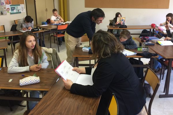 "Devoirs faits", un temps d'accompagnement pour aider les élèves au collège.