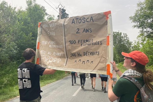 Les opposants au projet d'autoroute A69 se sont à nouveau rassemblés dans le sud du département malgré l'interdiction de la préfecture du Tarn.