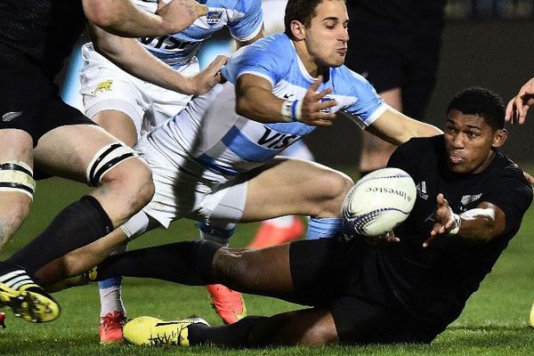 Wasake Naholo s'est cassé une jambe lors du match d'ouverture du Four Nations opposant les All Blacks à l'Argentine, le 17 juillet 2015. L'ex-futur Clermontois est forfait pour la coupe du monde de rugby.