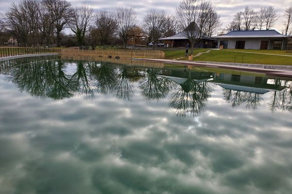 A partir du 15 juin, un baignade biologique ouvrira à Treignat, dans l'Allier.