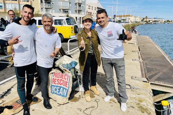 Sophie Jovillard en compagnie de Benoît Schumann fondateur de " rescue Océan" et ses collaborateurs.