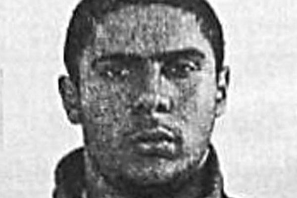 Le profil de Mehdi Nemmouche, né le 17 avril 1985 à Roubaix (Nord), offre des similarités avec celui du tueur de Toulouse et Montauban, Mohamed Merah. 