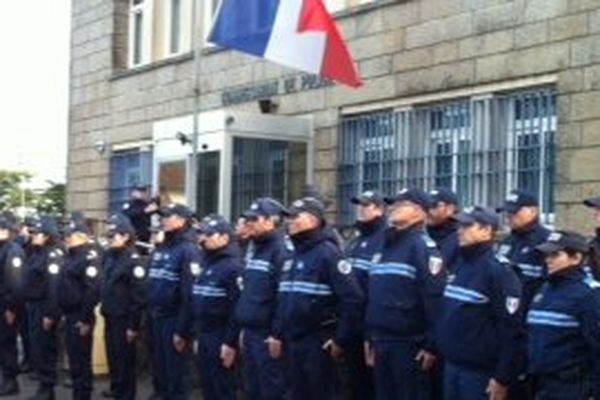 Au commissariat de La Baule ce matin à 11h, les policiers ont observé une minute de silence en hommage aux leurs tués dans l'attentat contre Charlie Hebdo