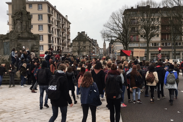 25 janvier 2018 : départ de la manifestation des lycéens sur la rive gauche de Rouen.