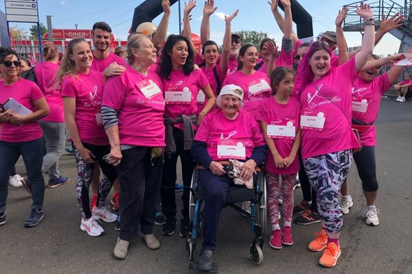 A 107 ans elle courait dans son fauteuil roulant contre le cancer ... 