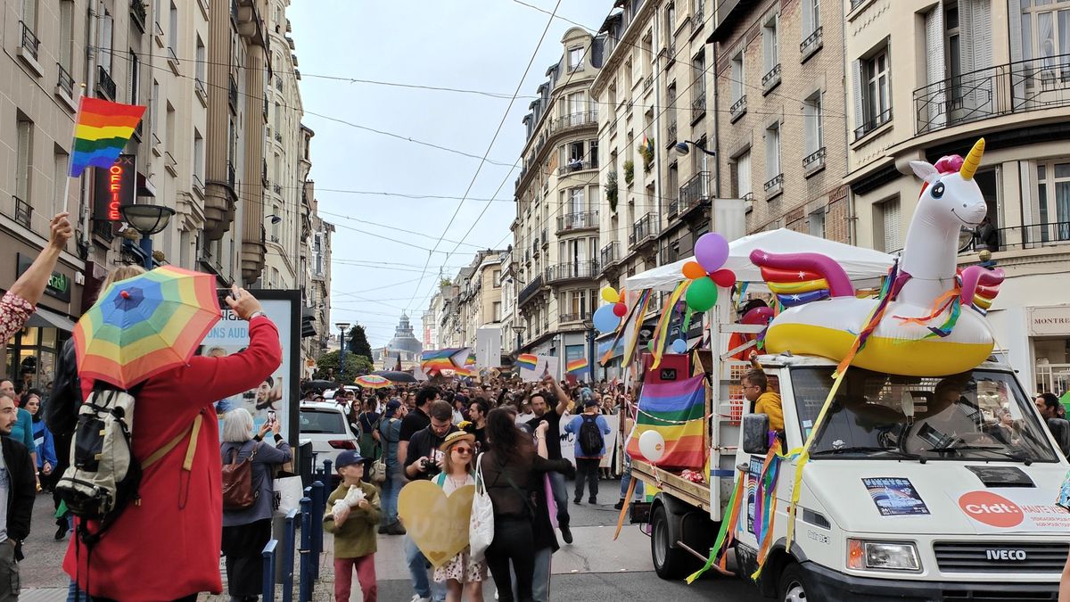 Limoges : gros succès pour la Marche des Fiertés, plus de 2 000 personnes  dans les rues