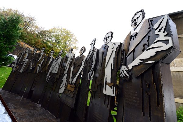 En novembre 2014, à l'occasion de la présentation du nouvel institut franco-chinois, une sculpture représentant 10 étudiants chinois devenus célèbres après leurs études à Lyon est mise en lumière