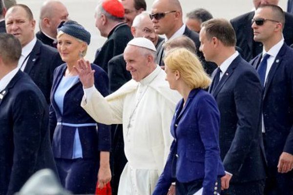 Le pape François à son arrivée en Pologne, mercredi 27 juillet