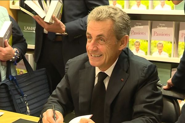 Nicolas Sarkozy soutient son ami d'enfance 