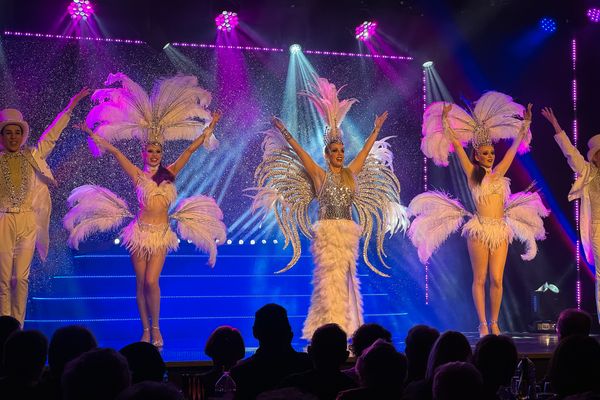 Plumes et paillettes au programme du Cabaret du Moulin du Lac