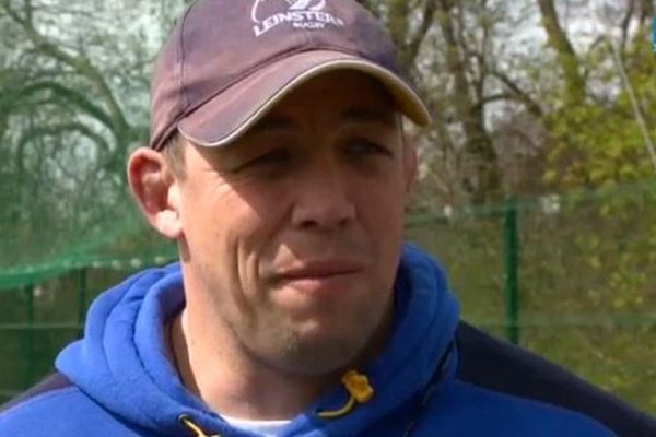 C'est finalement le néo-zélandais Jono Gibbes qui est sorti du chapeau des dirigeants clermontois pour épauler Franck Azéma. A 36 ans, cet inconnu du grand public possède un CV impressionnant.