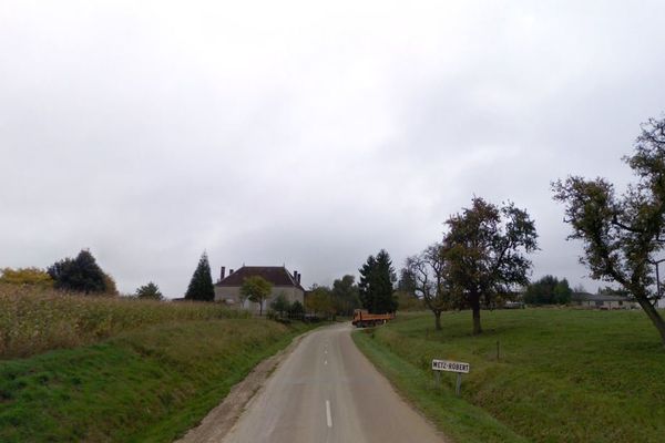 La départemental n°34 à l'entrée du village de Metz-Robert, au sud de Troyes.