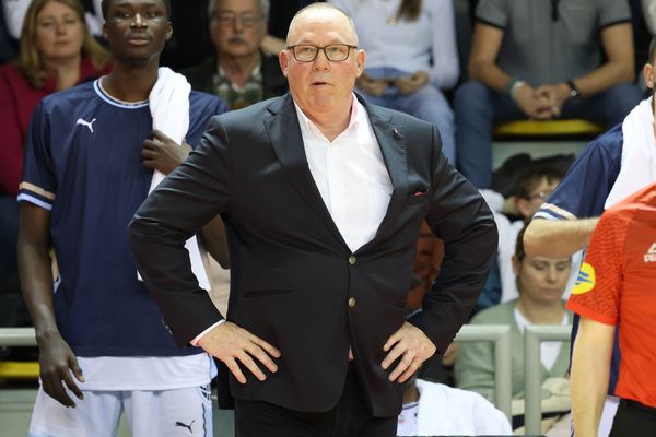 PHOTOPQR/L'ALSACE/Jean-Marc LOOS ; Strasbourg ; 02/03/2024 ; Jean-Denys Choulet entraineur de Roanne lors du match de basket Elite entre la SIG Strasbourg et la Chorale de Roanne à Strasbourg le 2 mars 2024.