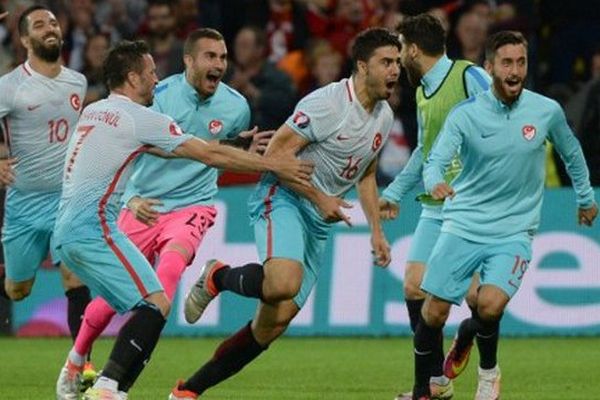 Euro 2016 A Lens La Turquie Se Donne Le Droit De Rever