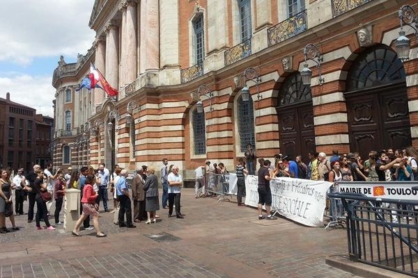 Les intermittents ont bloqué l'entrée du Théâtre du Capitole