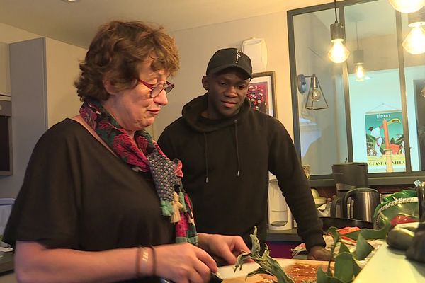 Yemah et Laurence prépare le repas