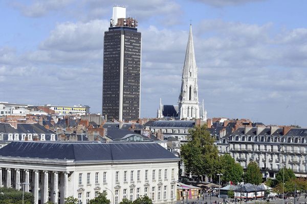 Nantes Le Personnel De La Tour De Bretagne Bientot Evacue Pour Un Nouveau Desamiantage