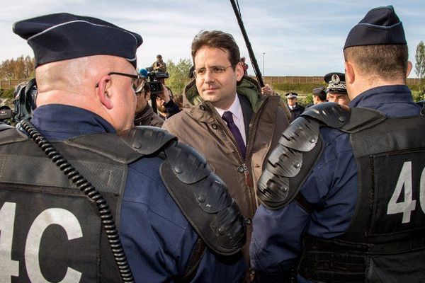 Matthia Fekl lors de sa visite à Grande-Synthe. 