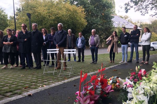 Comme chaque année depuis la collision, dans laquelle trois personnes sont mortes, un hommage a été rendu aux victimes à Saint-Médard-sur-Ille 