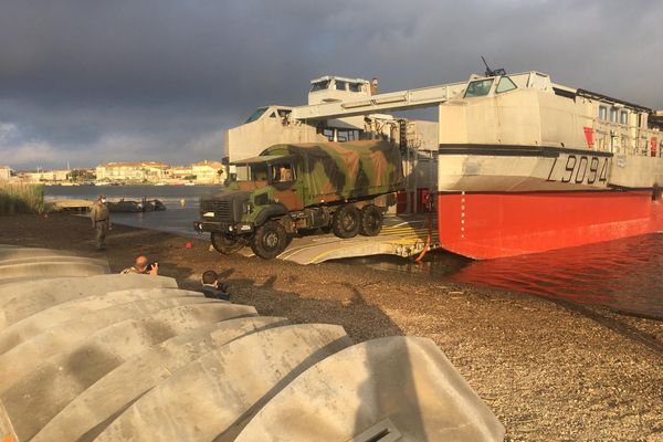 Valras-Plage - Les militaires s'entraînent à débarquer sur une plage - 01.06.21