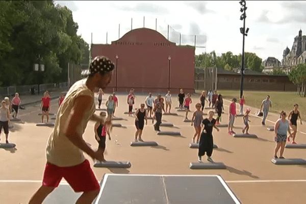 Cours de zumba sur les quais de Bordeaux dimanche matin