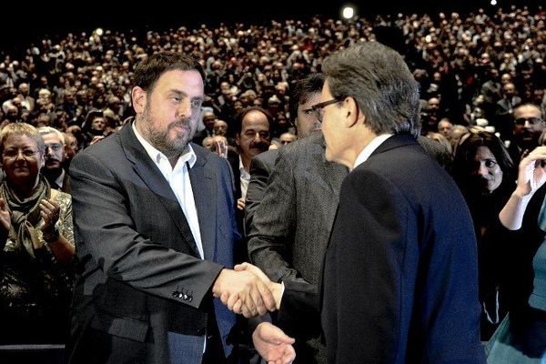 Oriol Junqueras, le dirigeant d'Esquerra Republicana de Catalunya (à gauche) soutient le projet du président Artur Mas
