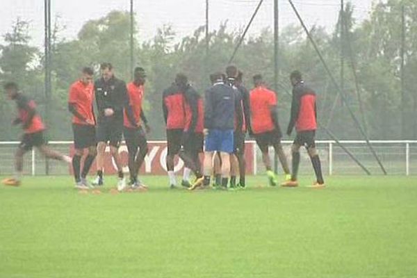 Reprise de l'entraînement pluvieuse à Valenciennes.