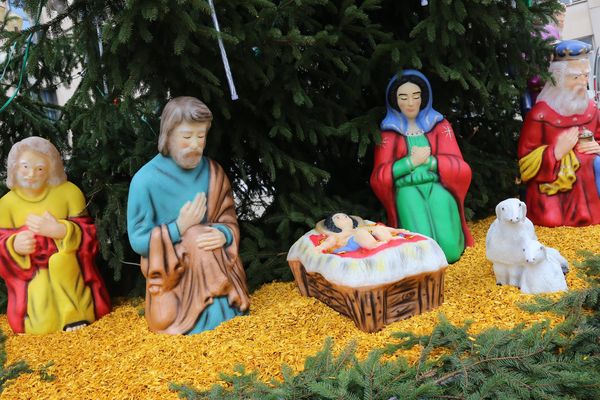 Crèche devant la mairie FN de Hayange en Moselle, en 2015.