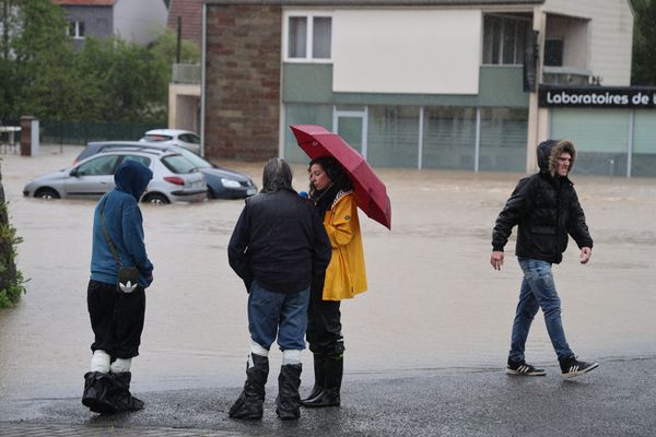 La pluie est surtout tombée au mois de mai, entraînant parfois des inondations, comme ici à Diemeringen (Bas-Rhin).