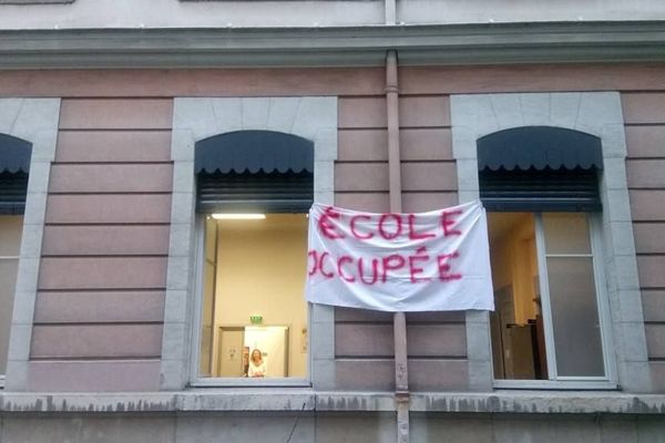 Ecole occupée par le Collectif "pas d'enfants sans toit" à Lyon 2