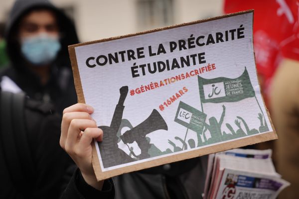 Manifestation contre la précarité étudante en mars 2021 à Paris, durant la crise sanitaire.