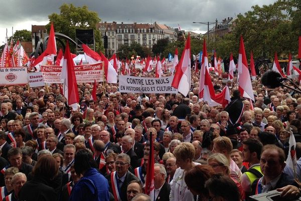 Le rassemblement du 11 octobre 2014, place de Bordeaux à Strasbourg