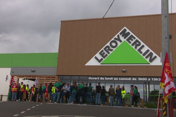 Les salariés de Leroy Merlin et l'intersyndicale CGT-STC s'insurgent contre la politique économique et sociale des dirigeants de l'entreprise.