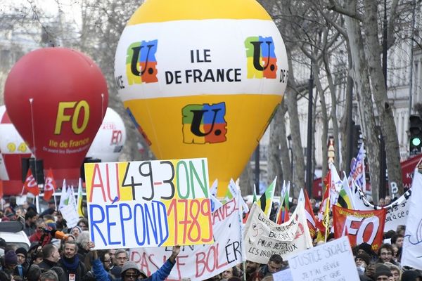 Manifestation contre le recours au 49-3 concernant la réforme des retraites