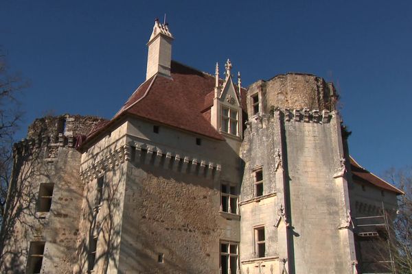 Une partie de la toiture du Château de l'Herm restaurée il y a 2 ans.