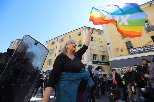 Geneviève manifestait place Garibaldi à Nice le 23 mars 2019, lorsqu'elle a été projetée au sol par une charge policière destinée à disperser le cortège non déclaré.