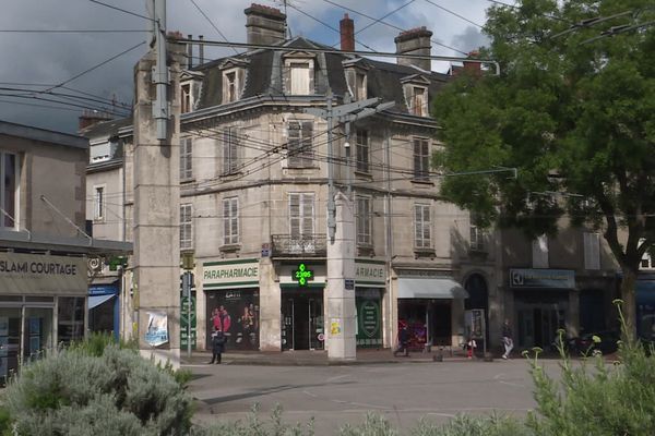 La réhabilitation de l'immeuble haussmannien de la place Carnot devrait débuter à la rentrée et être achevée un an plus tard.