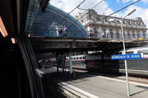 Des TGV en gare de Bordeaux St-Jean, le 02 juillet 2017, au moment de la mise en service du TGV l'Occitane.