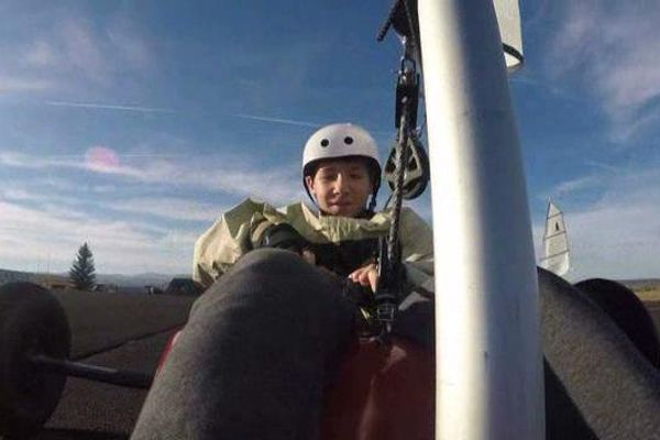 Pendant les vacances, sur l'aérodrome de Saint-Flour-Coltines (15) le char à voile remplace le ski.