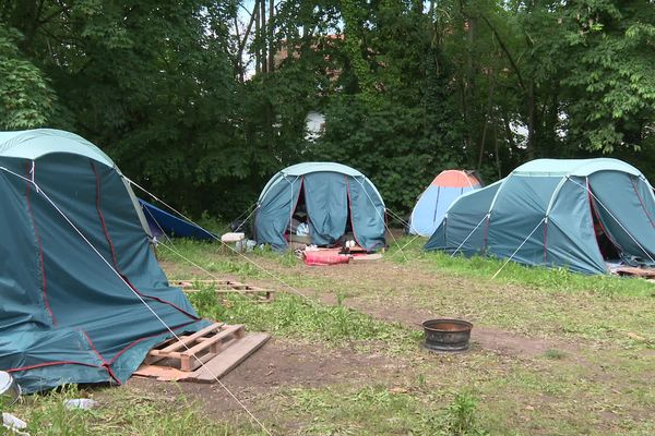 Ce camp situé à la Meinau regroupe une vingtaine de familles.